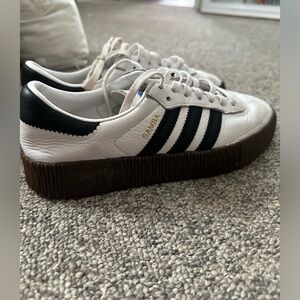 Platform adidas sambarose